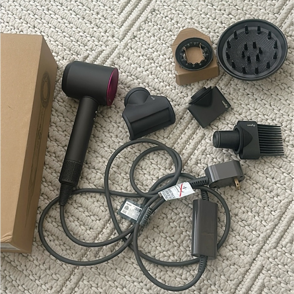 Dyson Supersonic Hair Dryer with Attachments - Picture 2 of 8